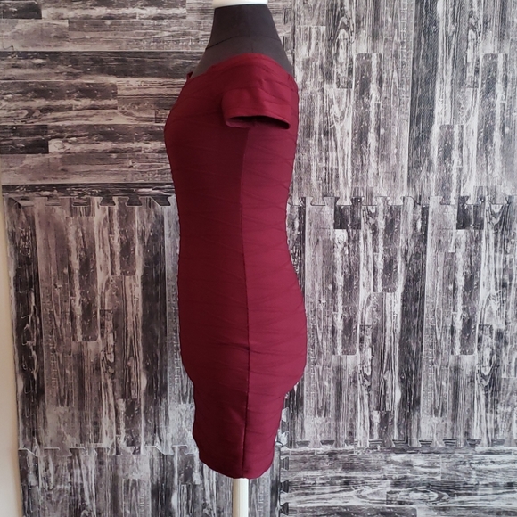Guess size Small Body con Fitted dress EUC - Picture 2 of 9